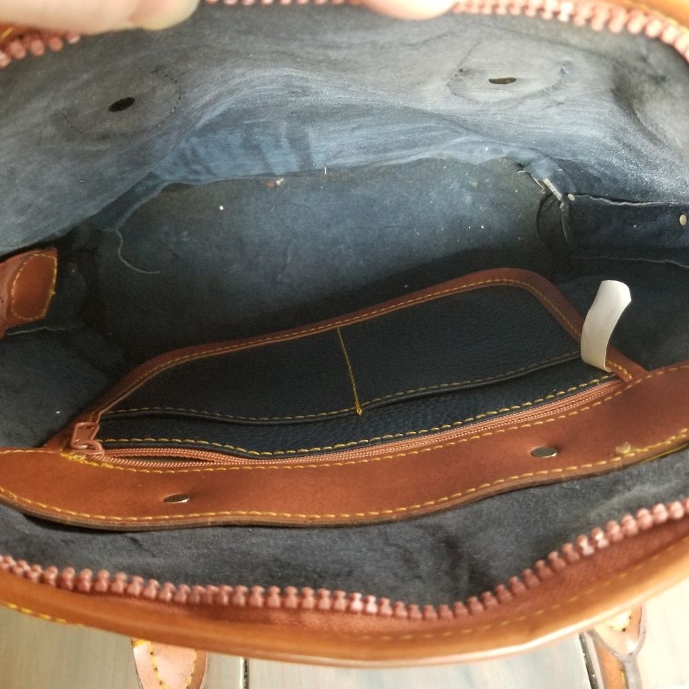 Dooney & Bourke 1980's Vintage Leather Bag - Picture 4 of 15